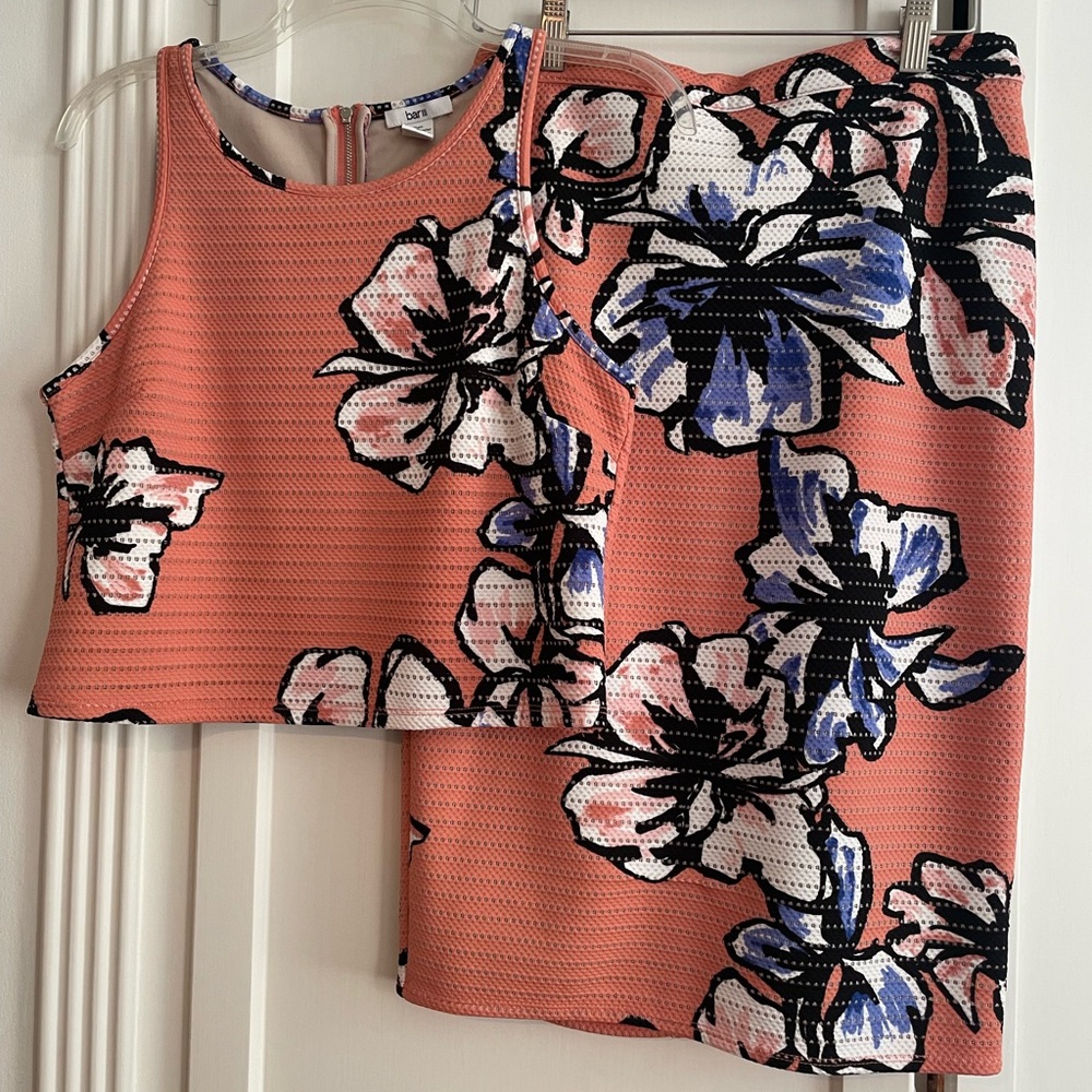 Bar III Coral and Black Floral Sleeveless Top & Shirt Size M